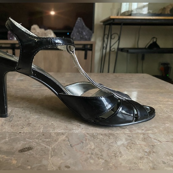 BCBG Girls - 20’s inspired kitten heel - Picture 3 of 9